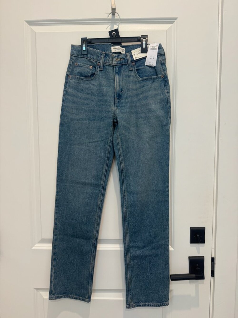 Abercrombie & Fitch Mid Rise 90s Straight Jean - Picture 2 of 4